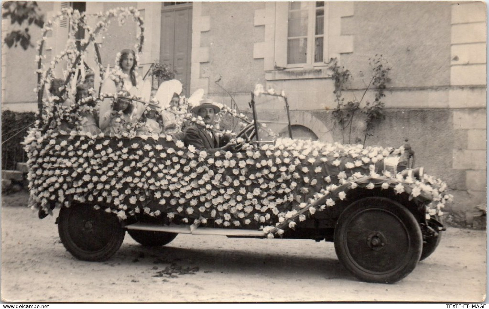 37 GIZEUX - CARTE PHOTO - Carnaval 1928, Voiture Des Fees  - Autres & Non Classés