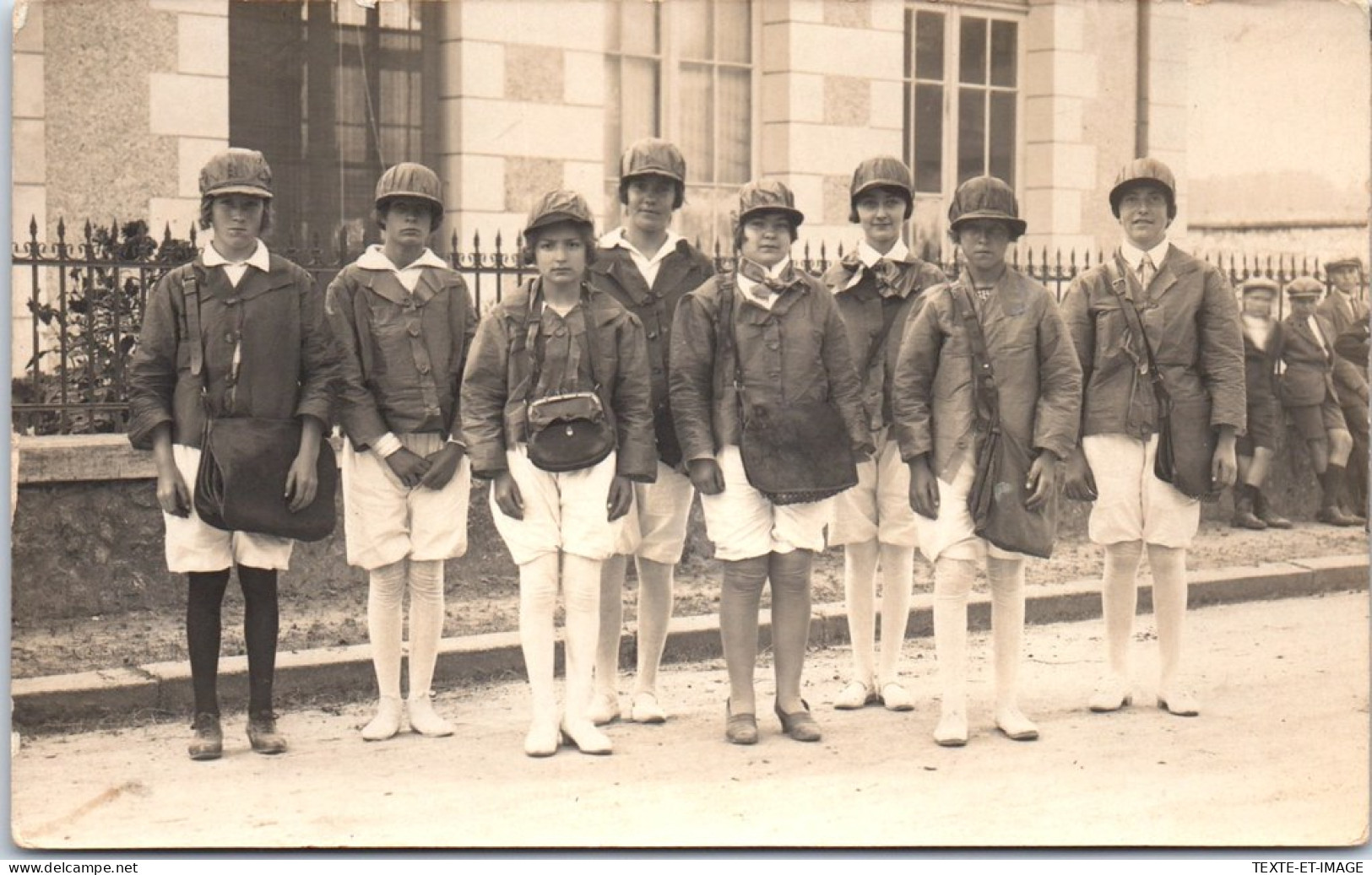 37 GIZEUX - CARTE PHOTO - Carnaval 1928, Jeunes Filles. - Andere & Zonder Classificatie