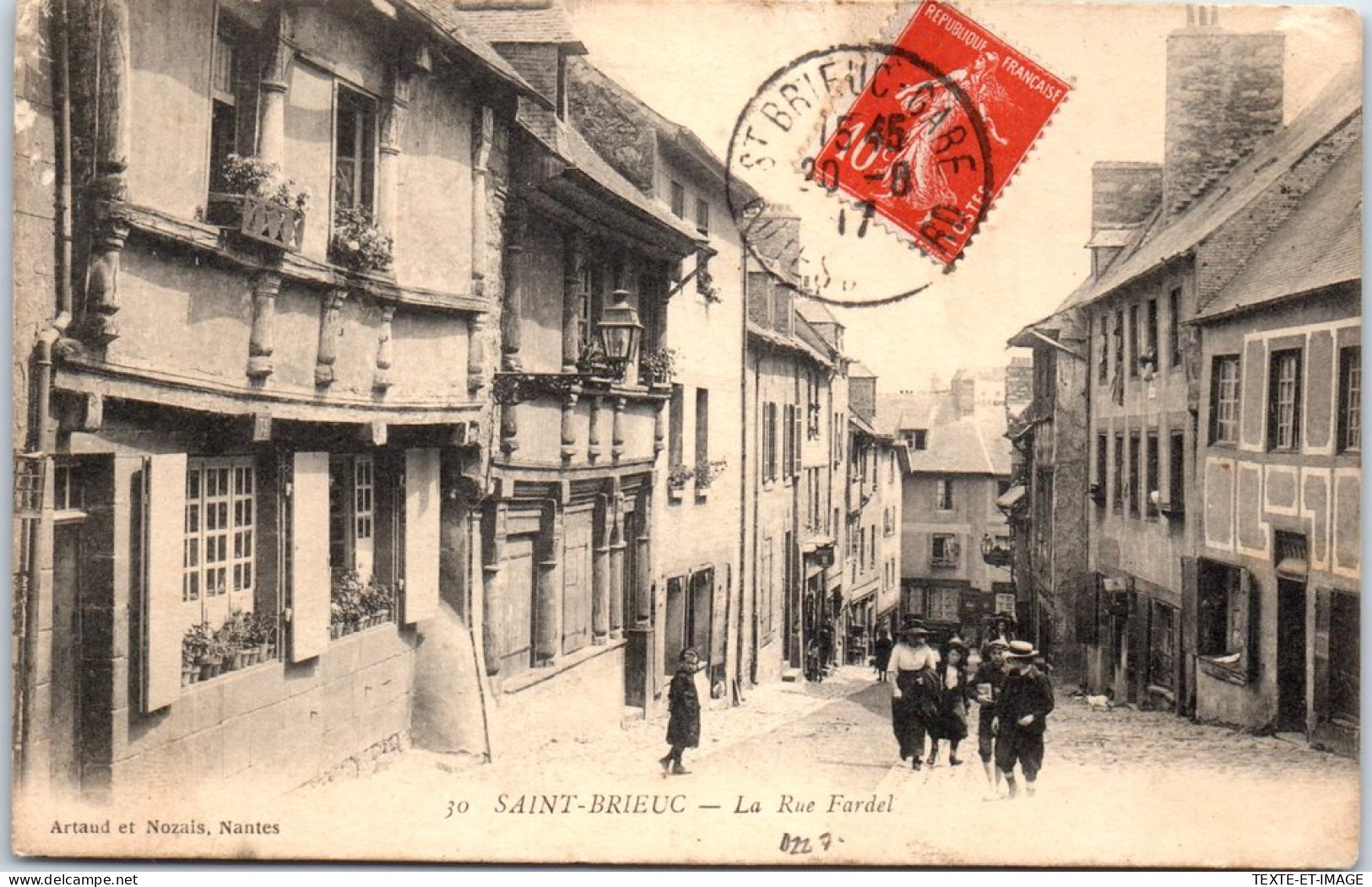 22 SAINT BRIEUC - Un Coin De La Rue Fardel. - Saint-Brieuc