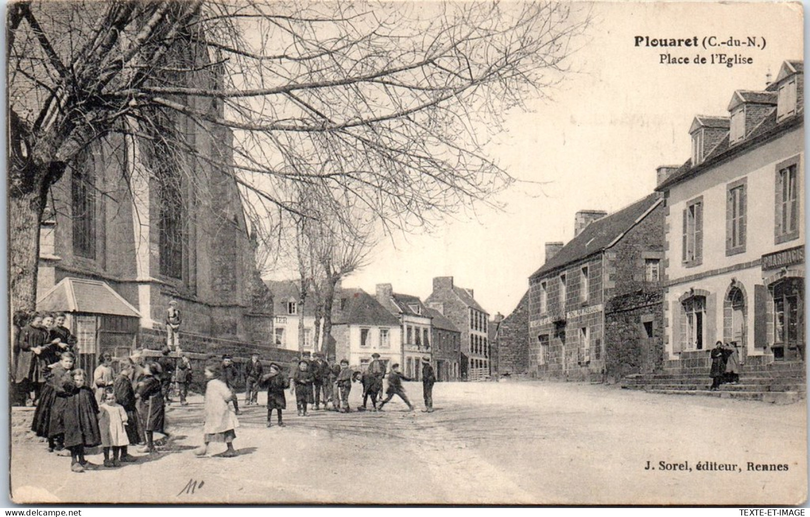 22 PLOUARET - Place De L'eglise  - Plouaret