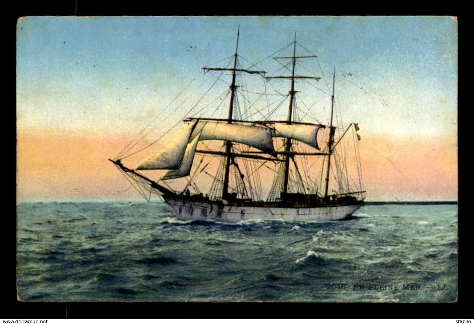 BATEAUX - VOILIER  - EN MER - CARTE COLORISEE - Sailing Vessels