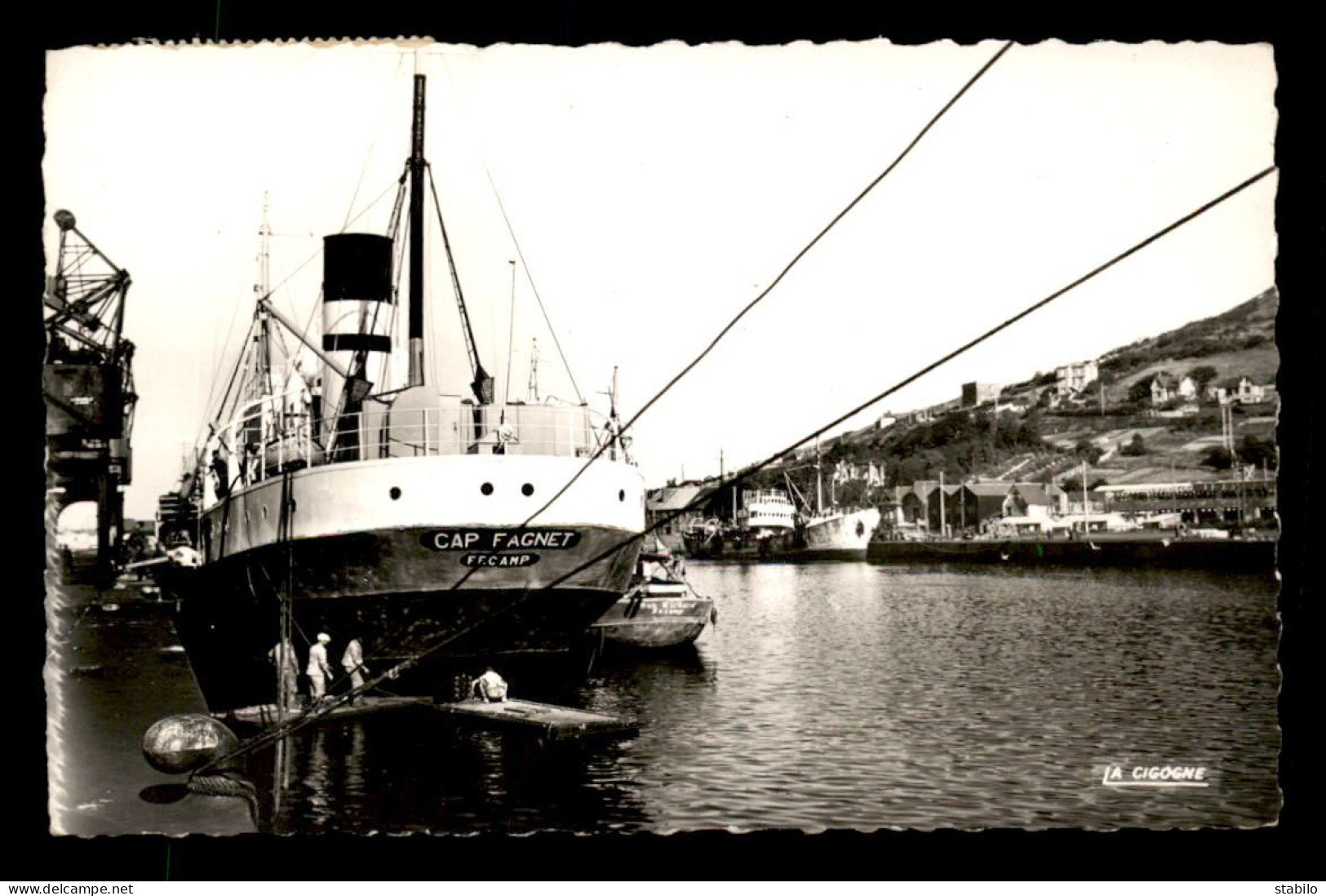 BATEAUX - CHALUTIER - CAP FAGNET - FECAMP - Fishing Boats