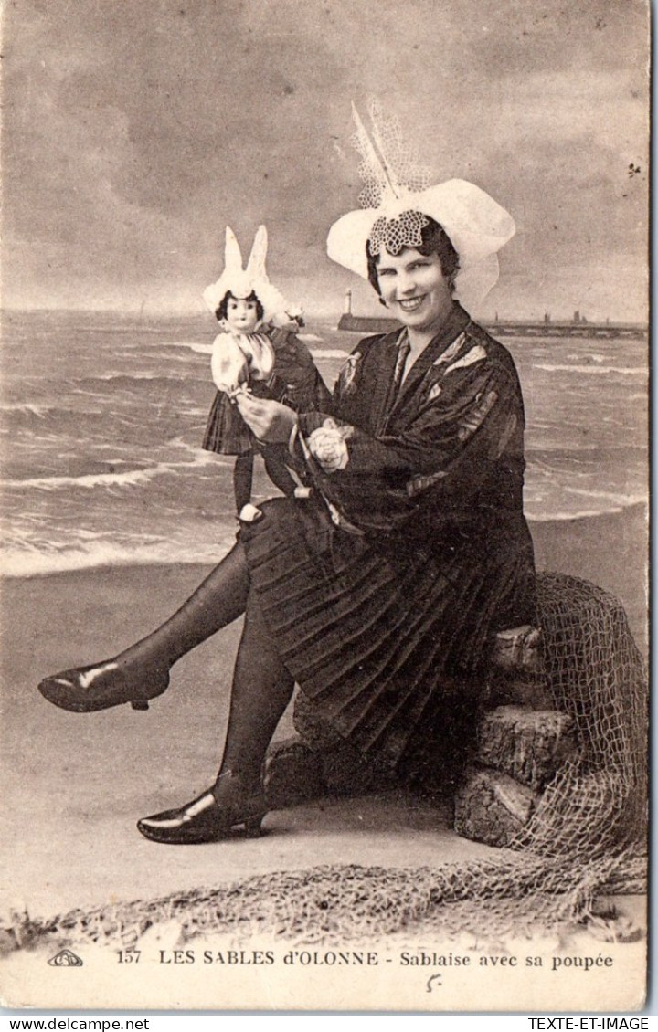 85 LES SABLES D'OLONNE - Sablaise Avec Sa Poupee  - Sables D'Olonne