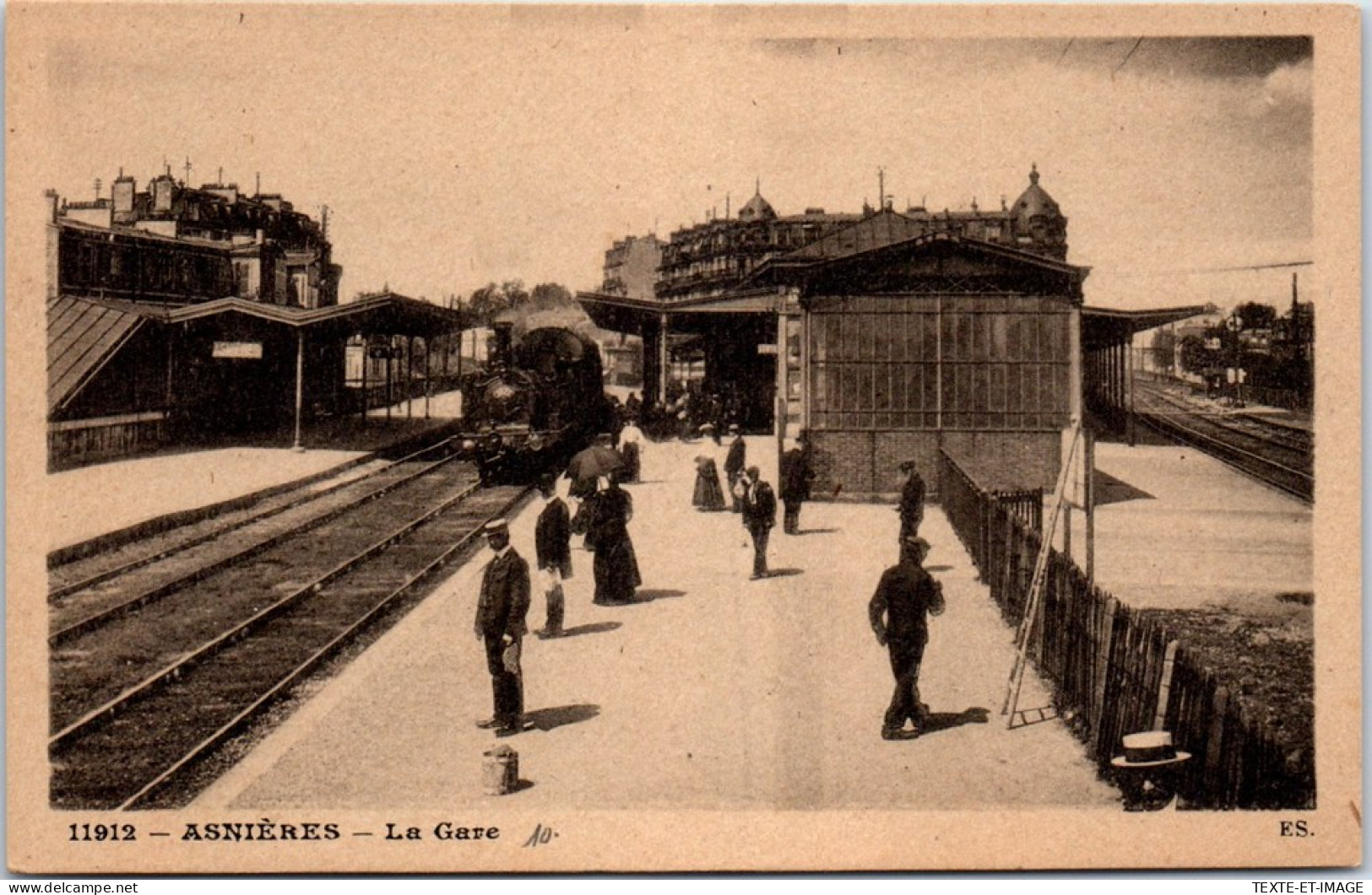 92 ASNIERES - Les Quais De La Gare  - Asnieres Sur Seine