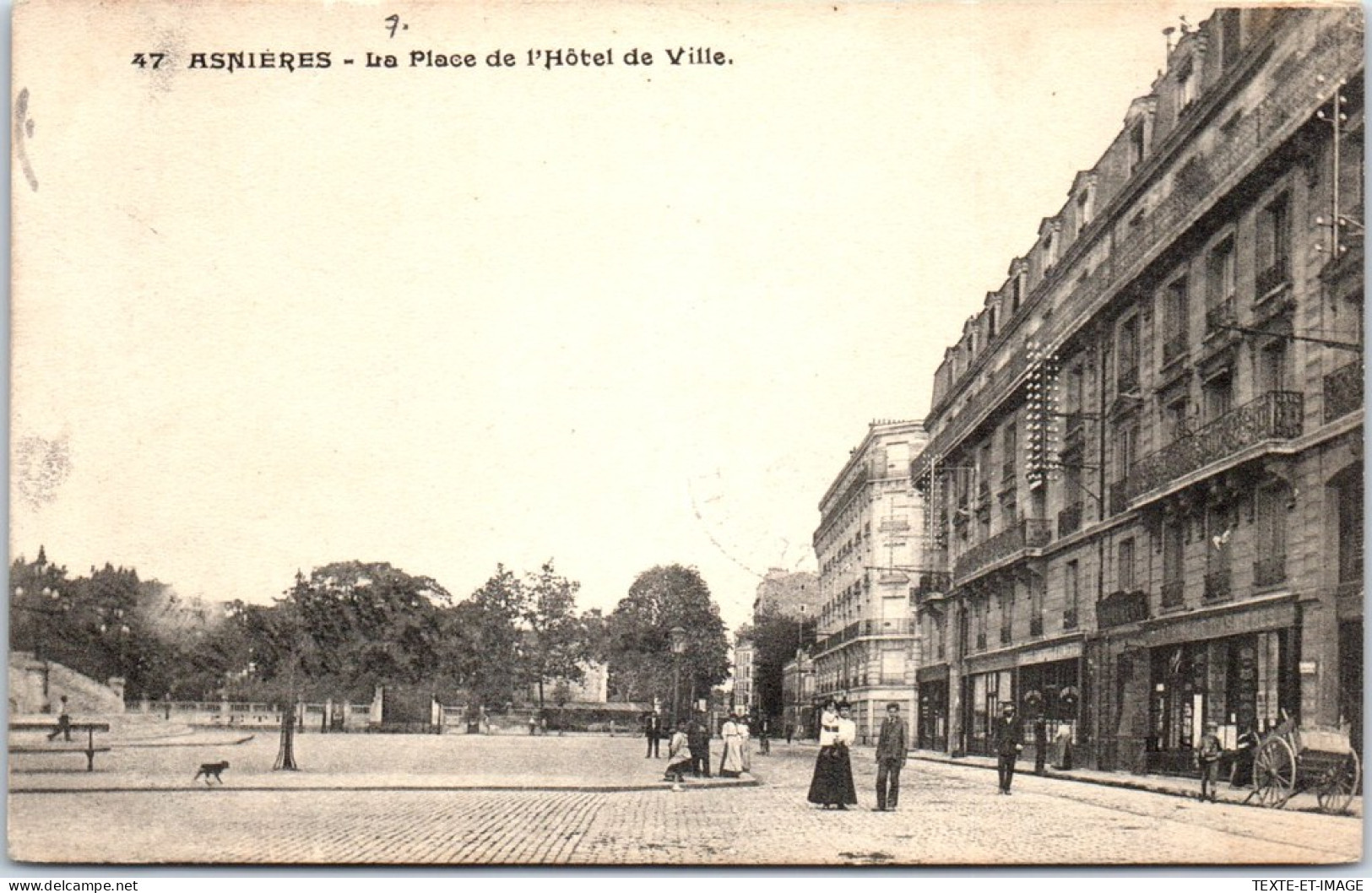 92 ASNIERES - La Place De L'hotel De Ville - Asnieres Sur Seine