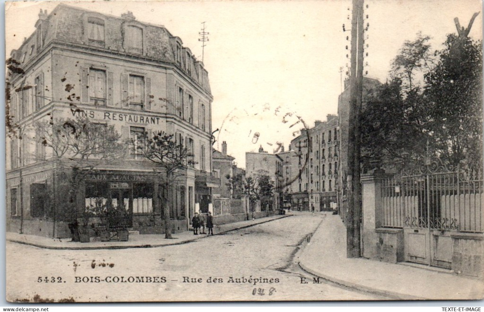 92 BOIS COLOMBES - Un Coin De La Rue Des Aubepines  - Andere & Zonder Classificatie