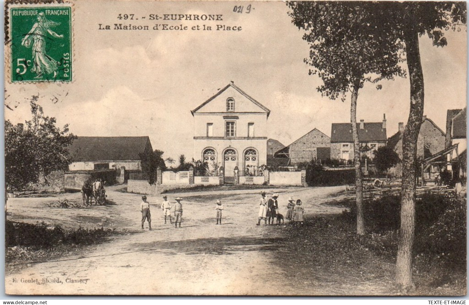 21 SAINT EUPHRONE - La Maison D'ecole Et La Place  - Autres & Non Classés