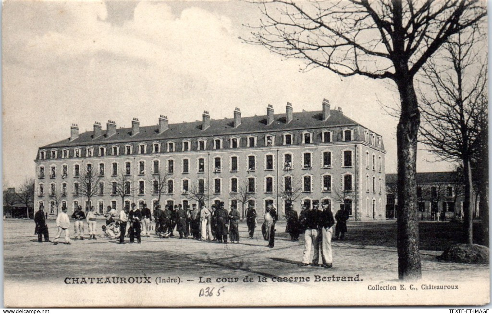 36 CHATEAUROUX - La Cour De La Caserne Bertrand  - Chateauroux