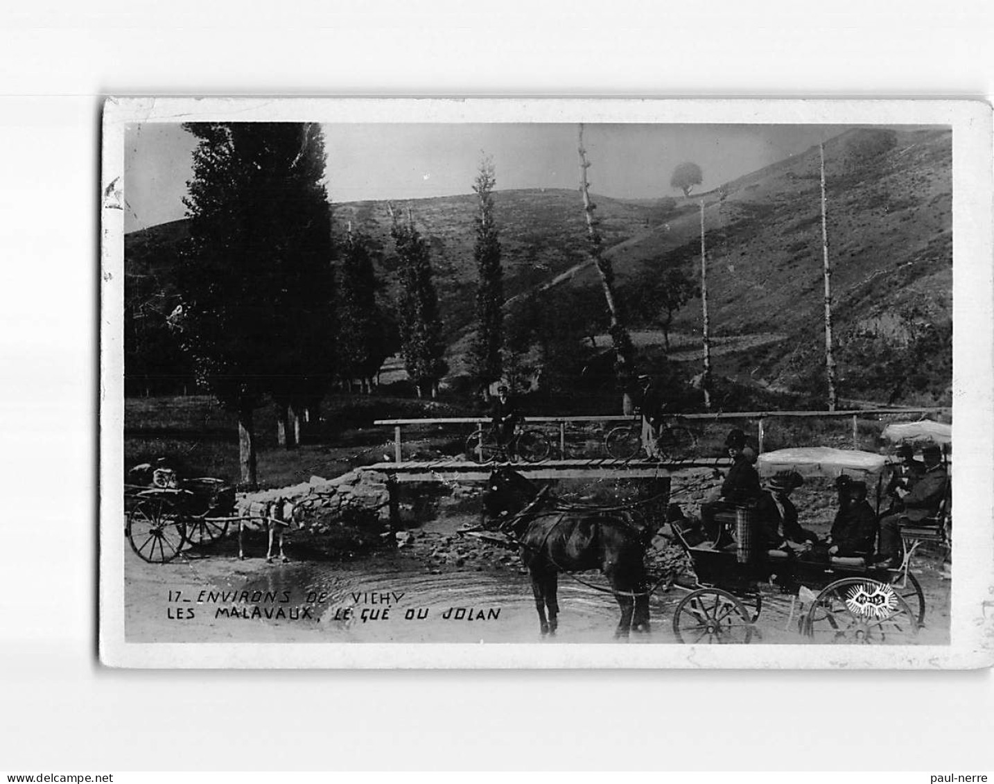 LE MAYET DE MONTAGNE : La Place Du Monument, Les Hôtels - Très Bon état - Other & Unclassified