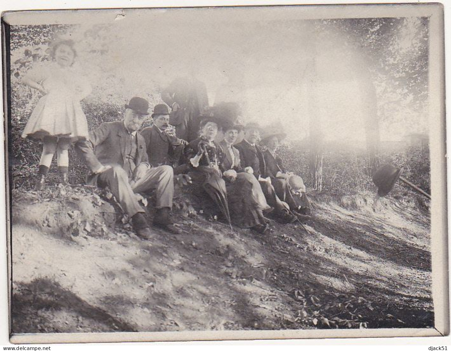 Ancienne Photographie Amateur / Fin 1800 Début 1900 / Hommes, Femmes Et Petite Fille Dans Les Bois - Personnes Anonymes