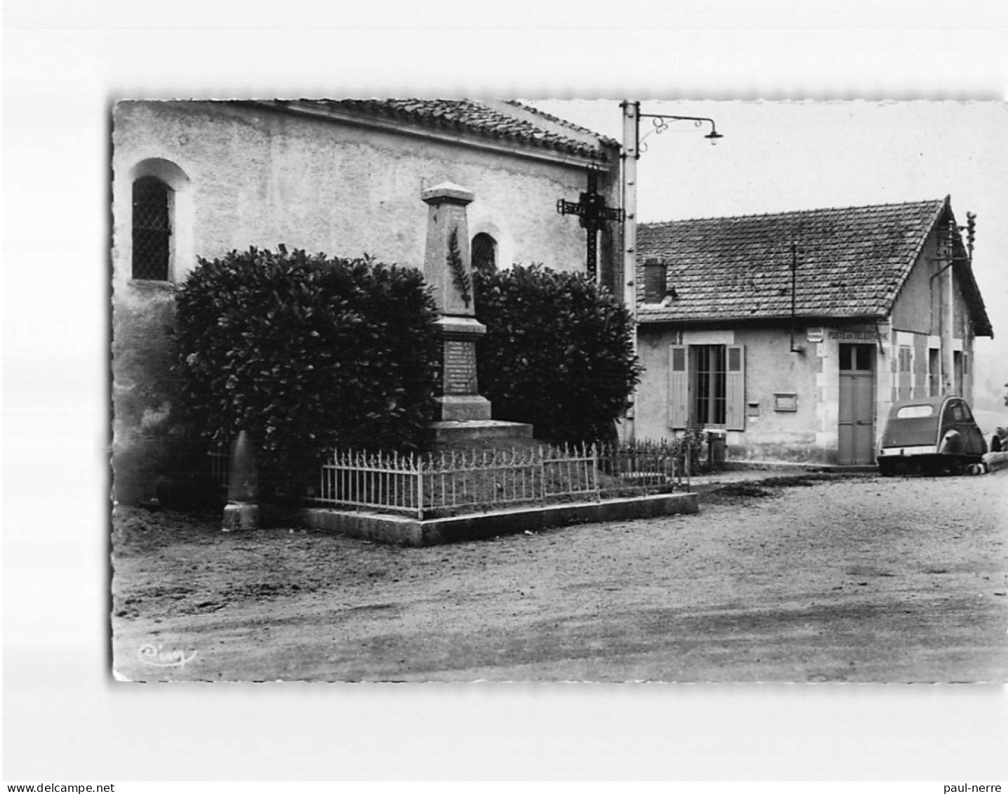 SAINT ETIENNE DE VICQ : Monument Aux Morts Et Bureau De Poste - Très Bon état - Autres & Non Classés