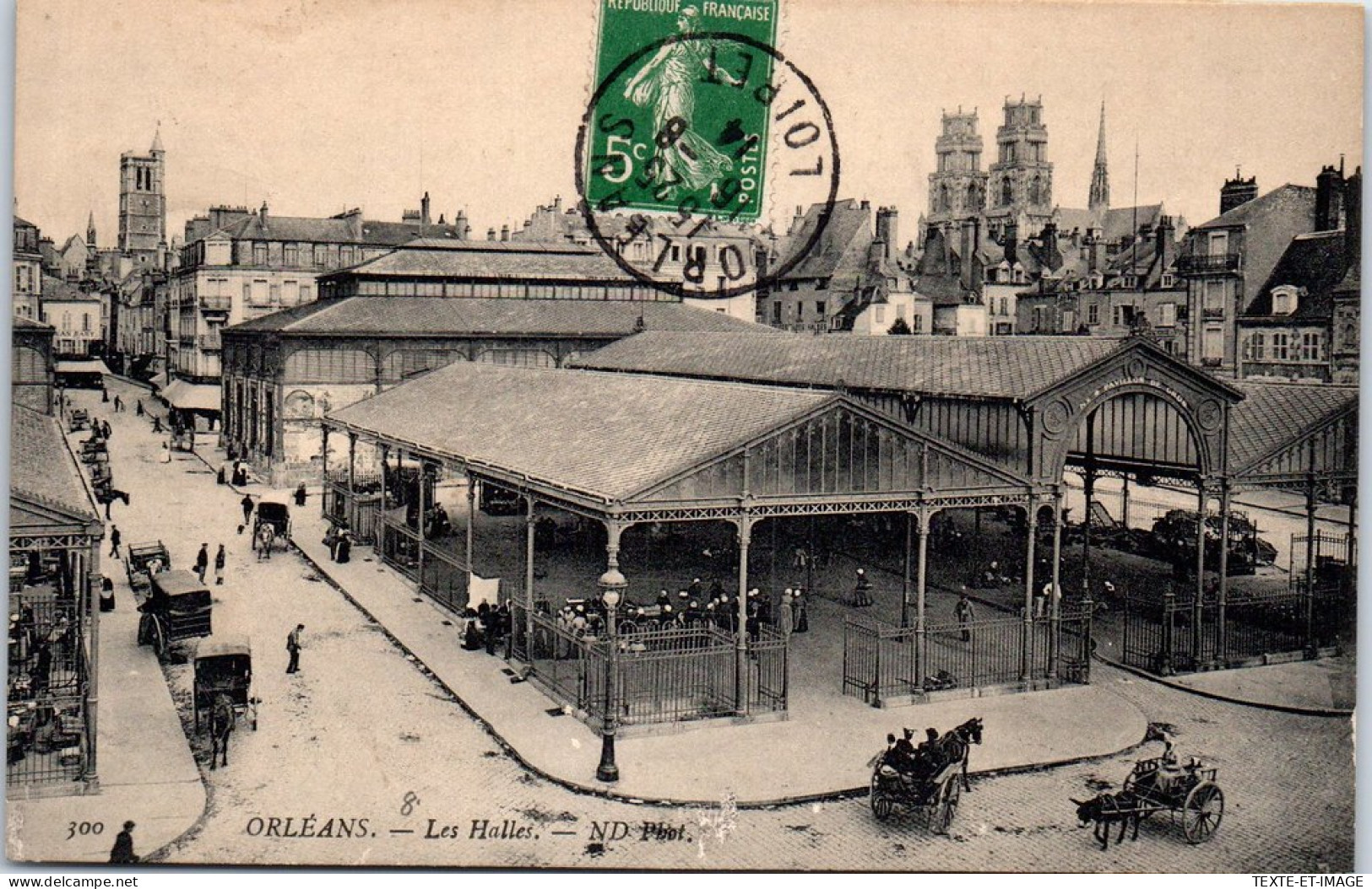 45 ORLEANS - Vue Plongeante Sur Les Halles.  - Orleans