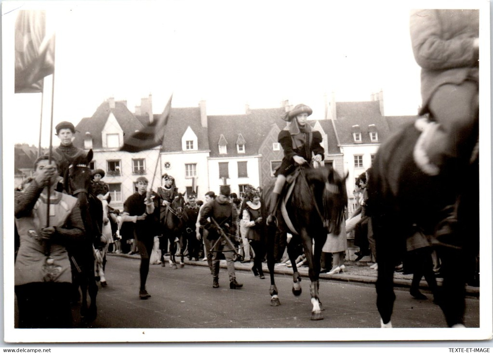 45 GIEN - Cliche 12,5X9 Fete Anne De Beaujeu Sur Le Pont  - Gien