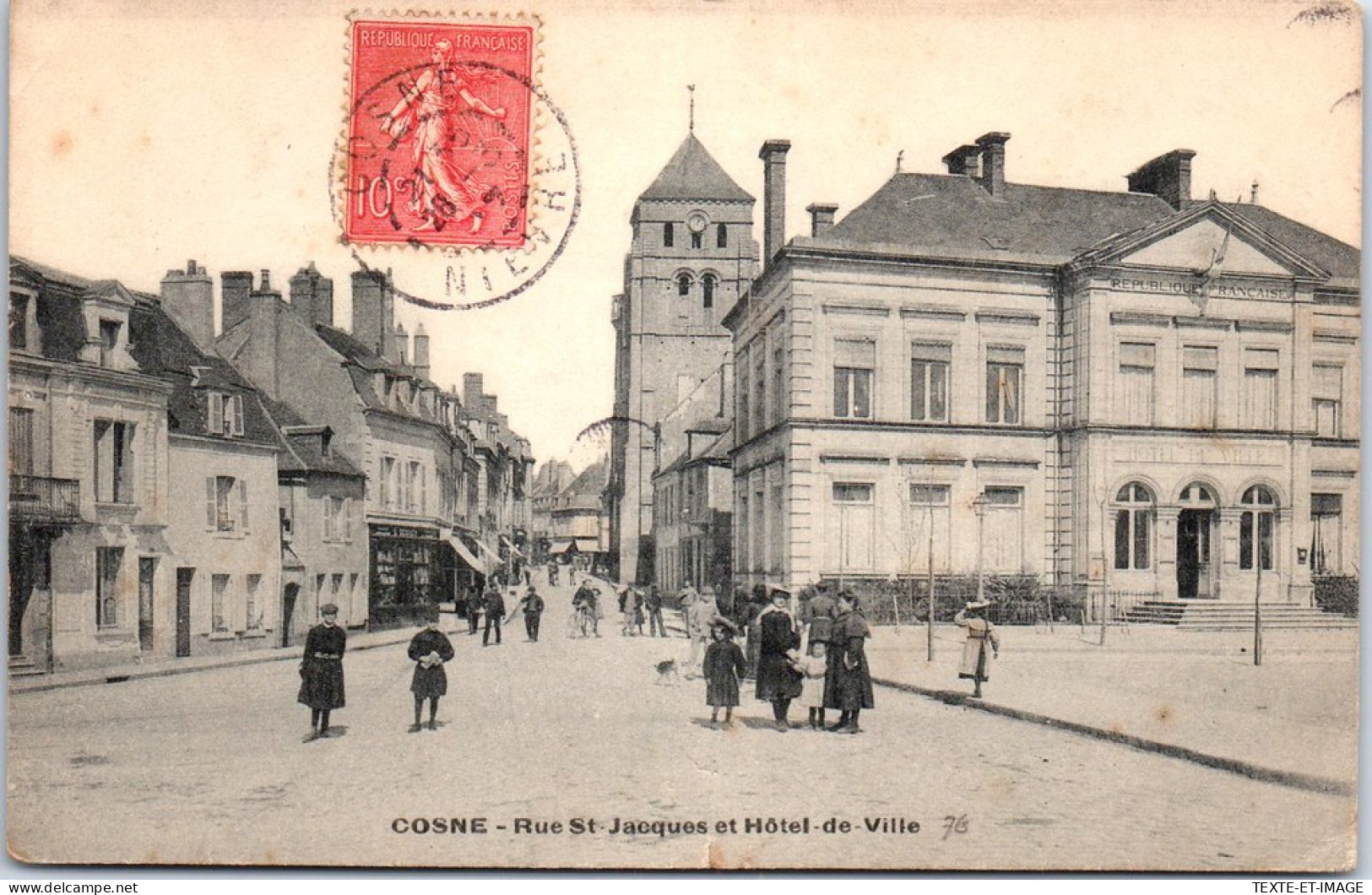 58 COSNE SUR LOIRE - Rue Saint Jacques Et Hotel De Ville  - Cosne Cours Sur Loire