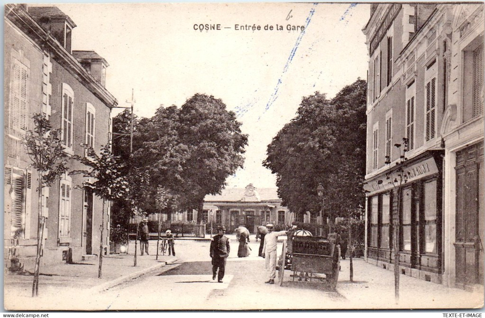 58 COSNE SUR LOIRE - Entree De La Gare.  - Cosne Cours Sur Loire