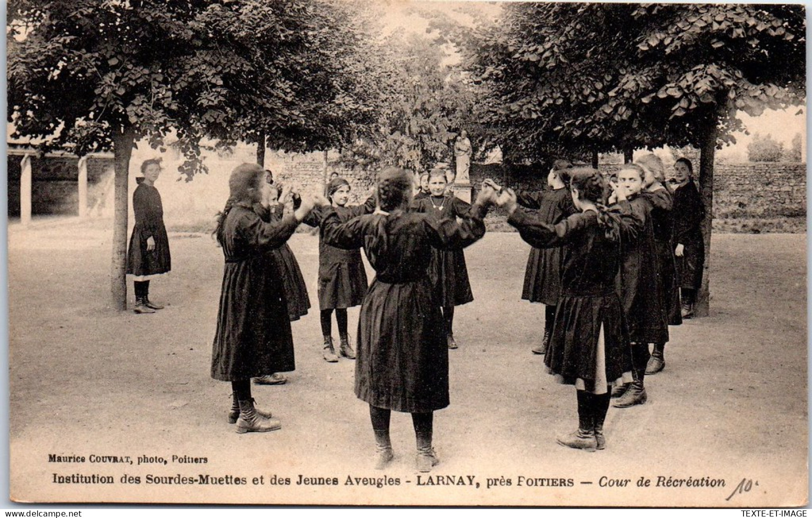 86 LARNAY - Ecole De Sourds & Muets, La Recreation  - Other & Unclassified