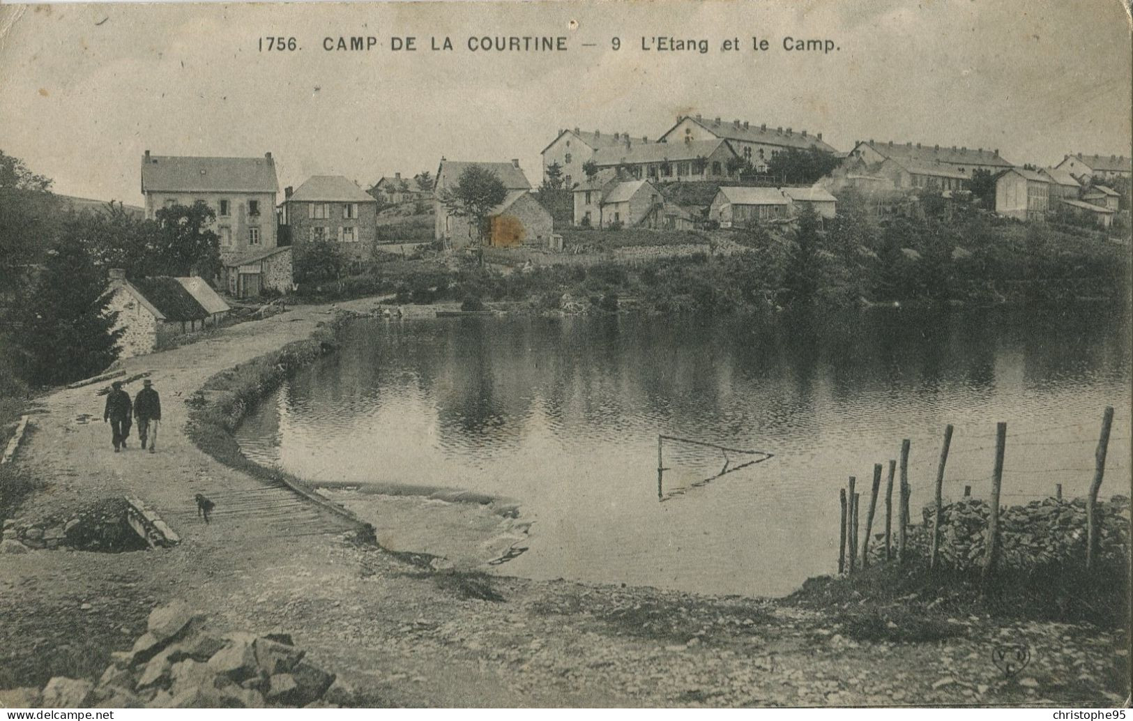 23 N° 25313. Militaria . Camp De La Courtine. L Etang Et Le Camp . - La Courtine
