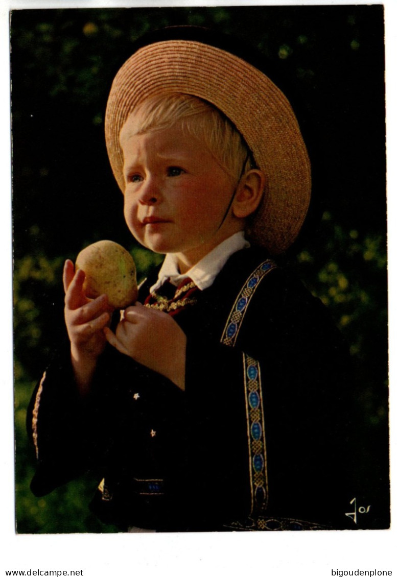 CP Enfant En Costume Breton.. - Bretagne