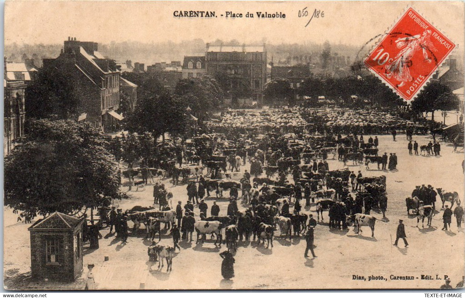 50 CARENTAN - La Place Du Valnoble Un Jour De Foire  - Carentan
