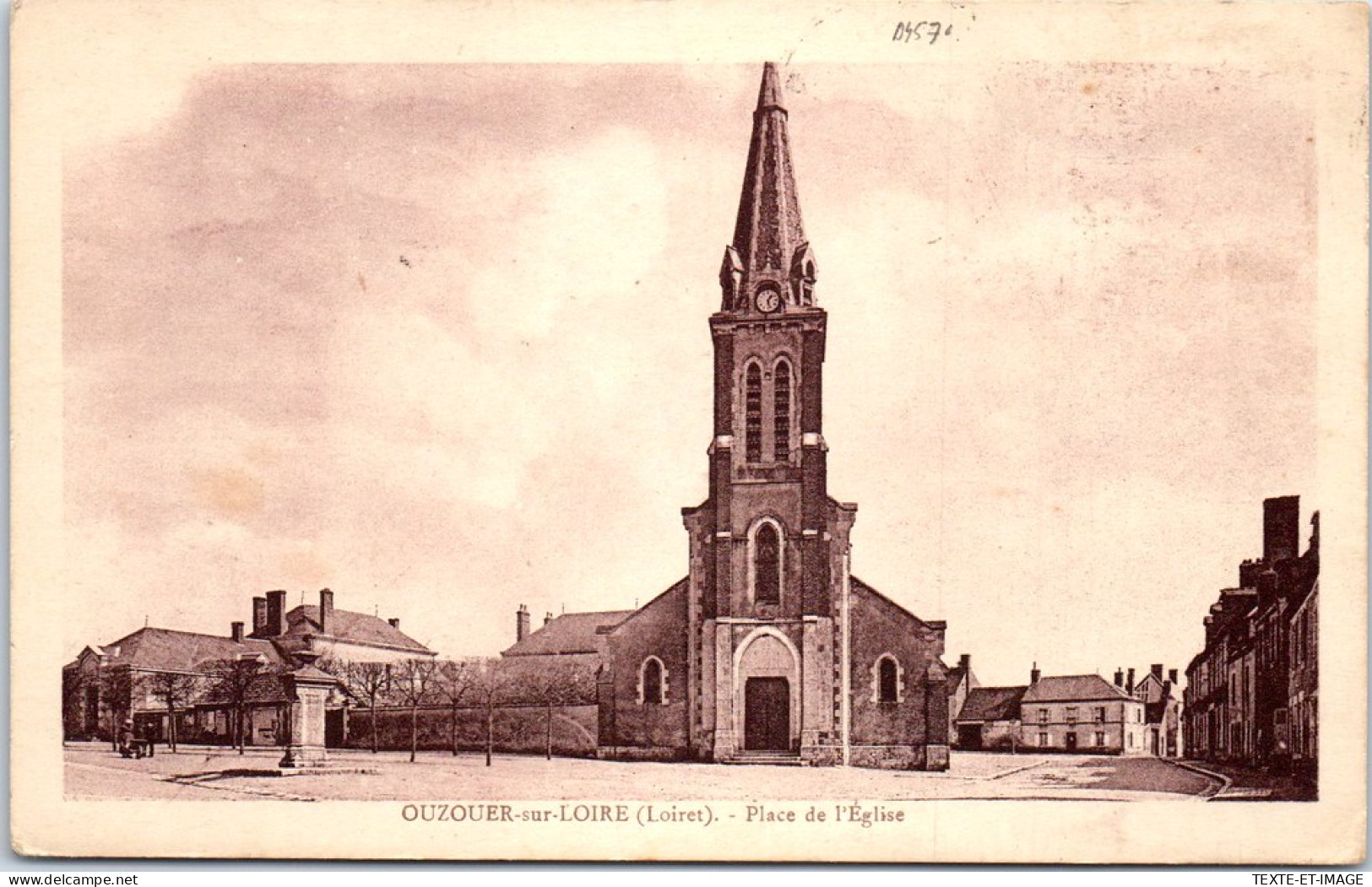 45 OUZOUER SUR LOIRE - Place De L'eglise. - Ouzouer Sur Loire