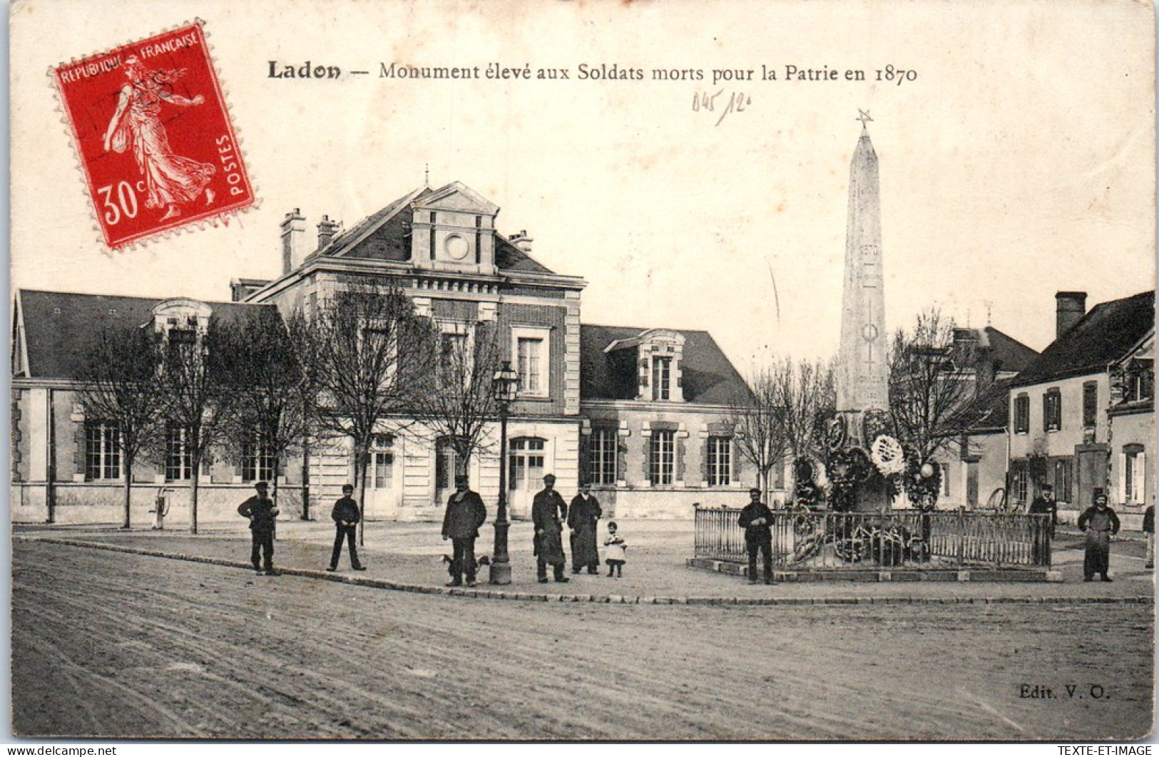 45 LADON - Le Monument Aux Morts De 1870 Sur La Place  - Sonstige & Ohne Zuordnung