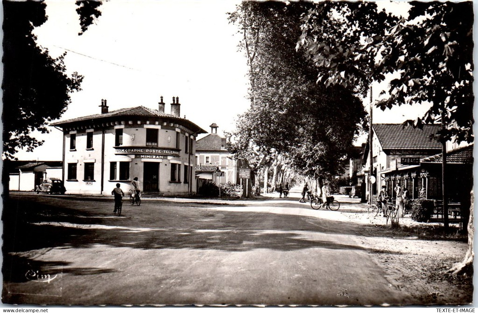 40 MIMIZAN BOURG - La Place De La Poste.  - Andere & Zonder Classificatie