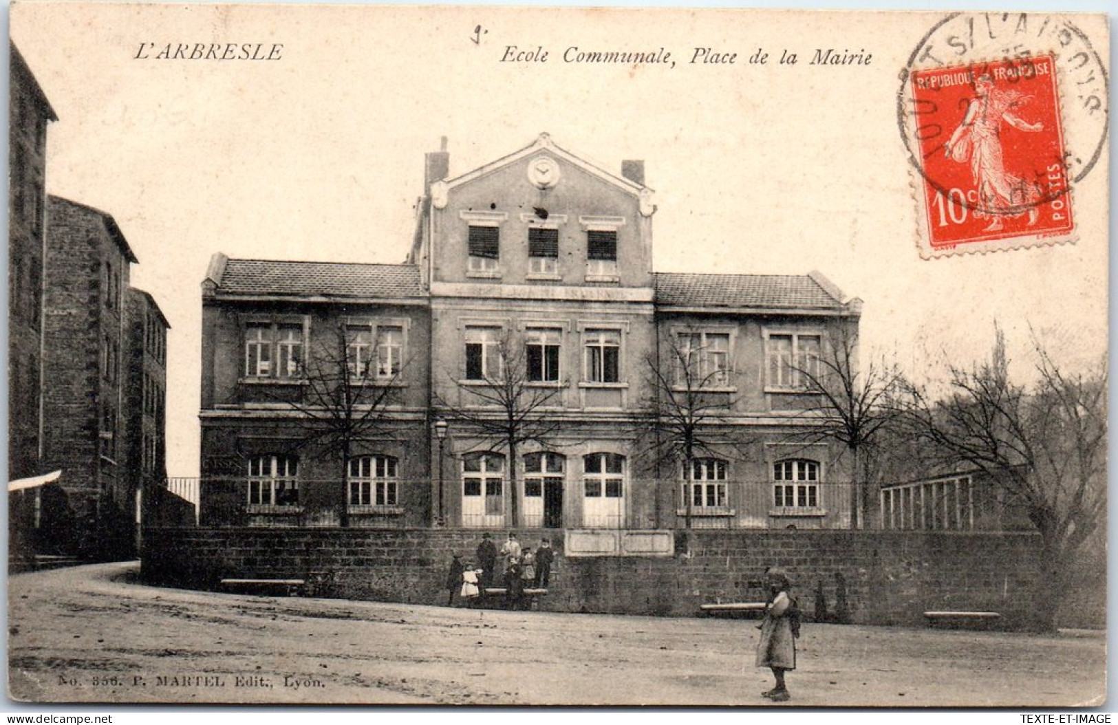 69 L'ARBRESLE - Ecole Communale, Place De La Mairie  - L'Abresle