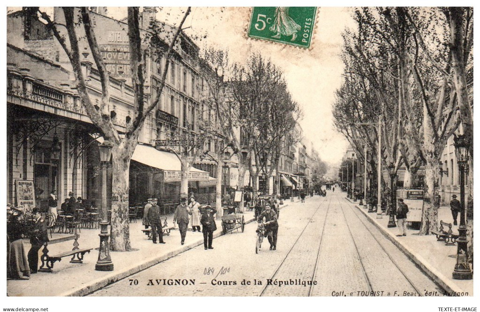 84 AVIGNON - Vue Du Cours De La Republique. - Avignon