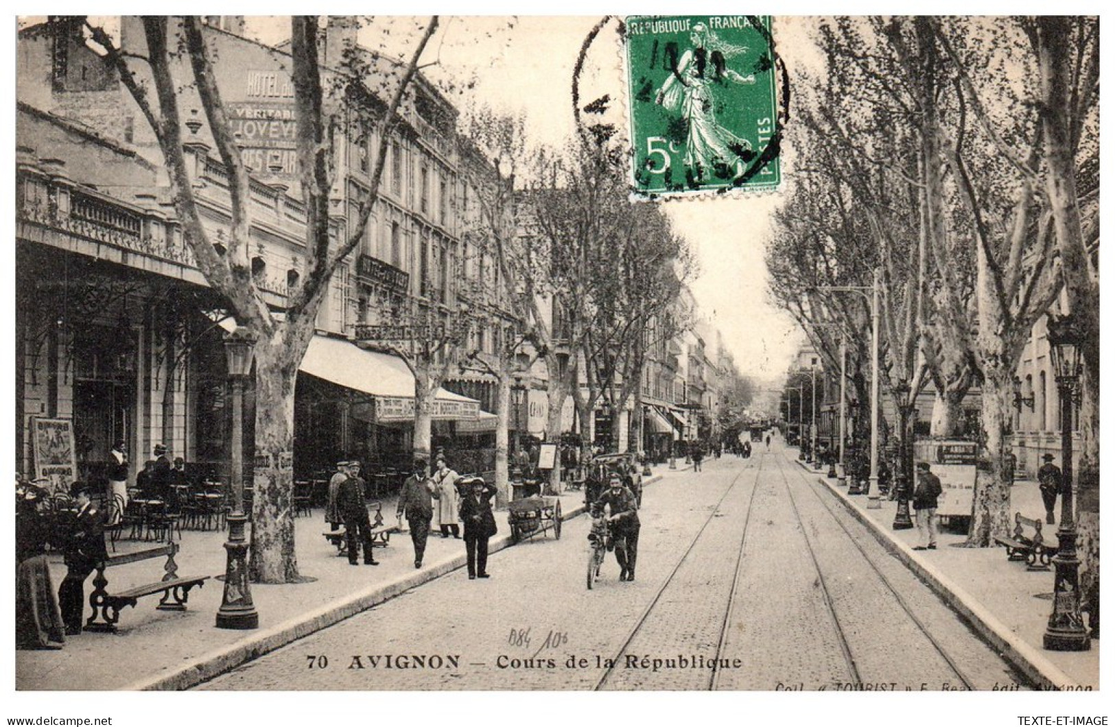 84 AVIGNON - Perspective Cours La Rue De La Republique  - Avignon