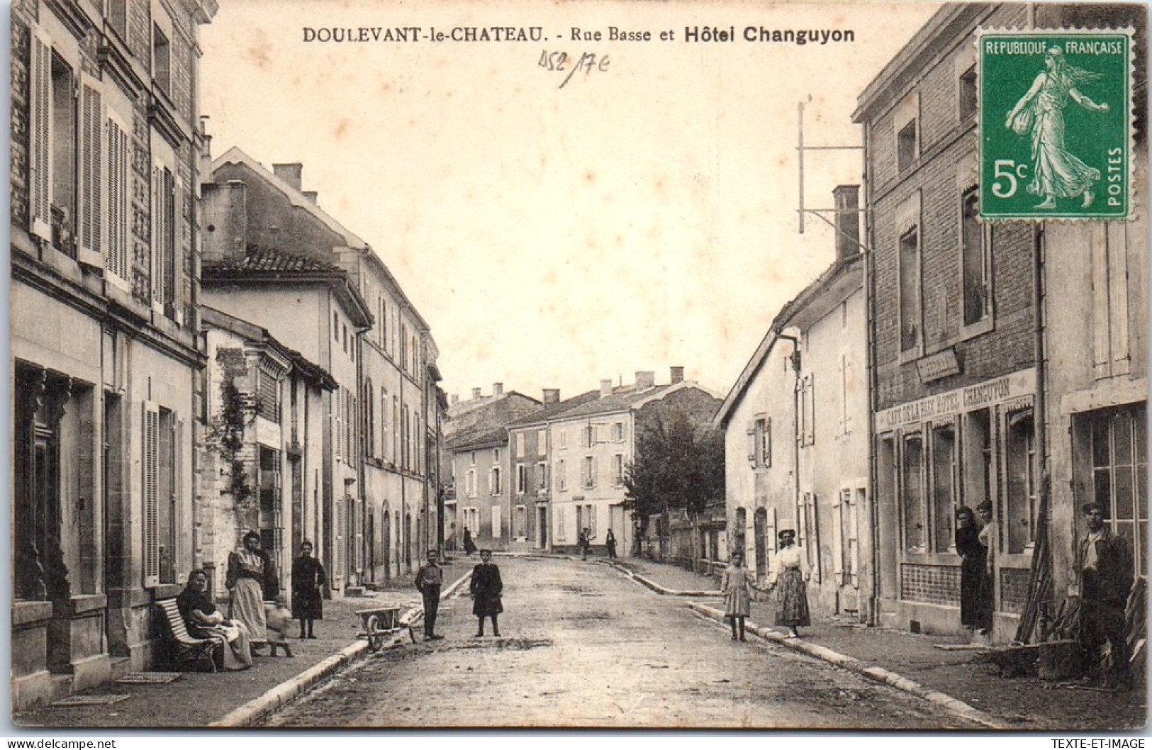 52 DOULEVANT LE CHATEAU- Rue Basse Et Hotel Changuyon  - Autres & Non Classés