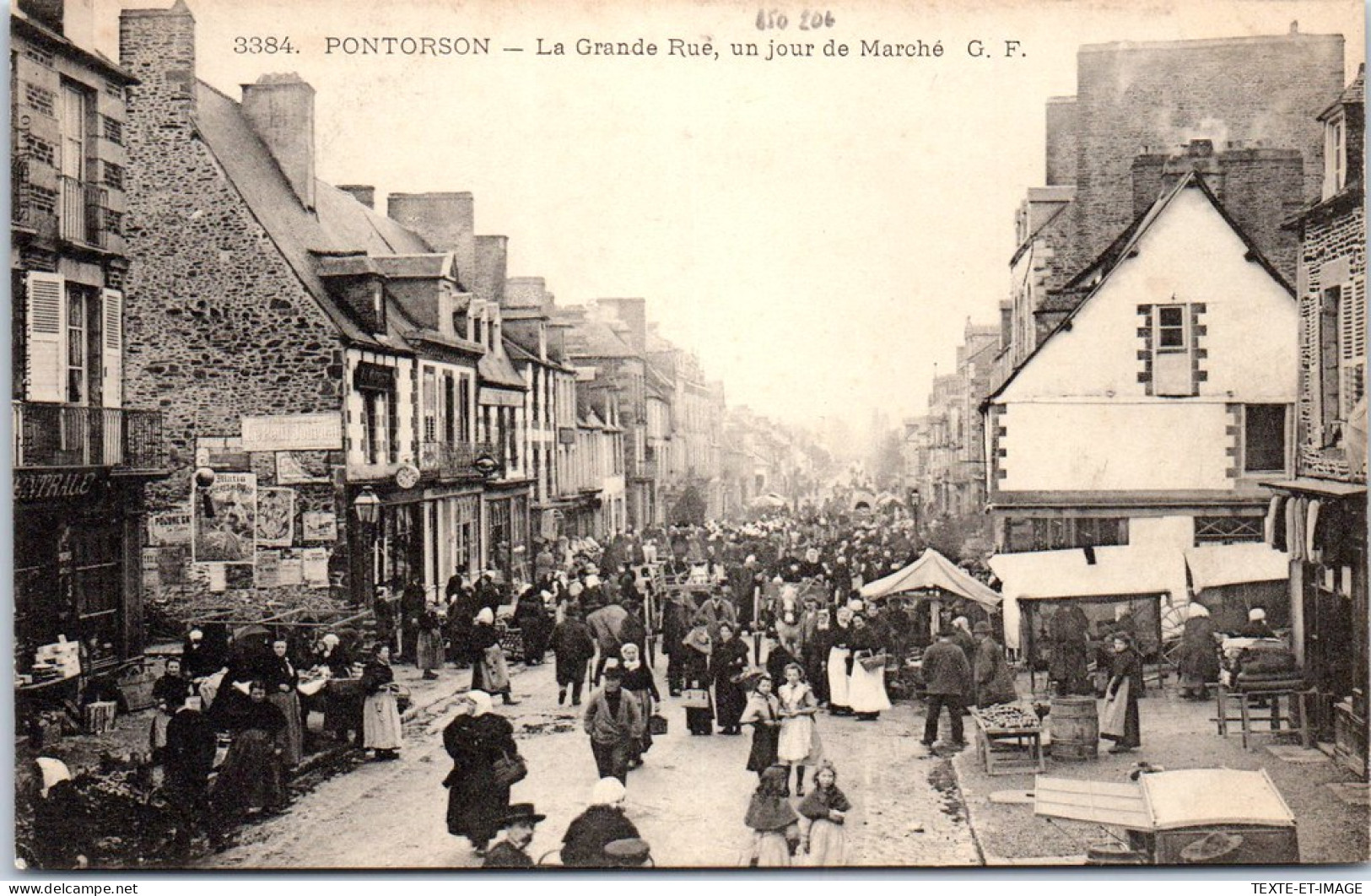 50 PONTORSON - La Grande Rue Un Jour De Marche  - Pontorson