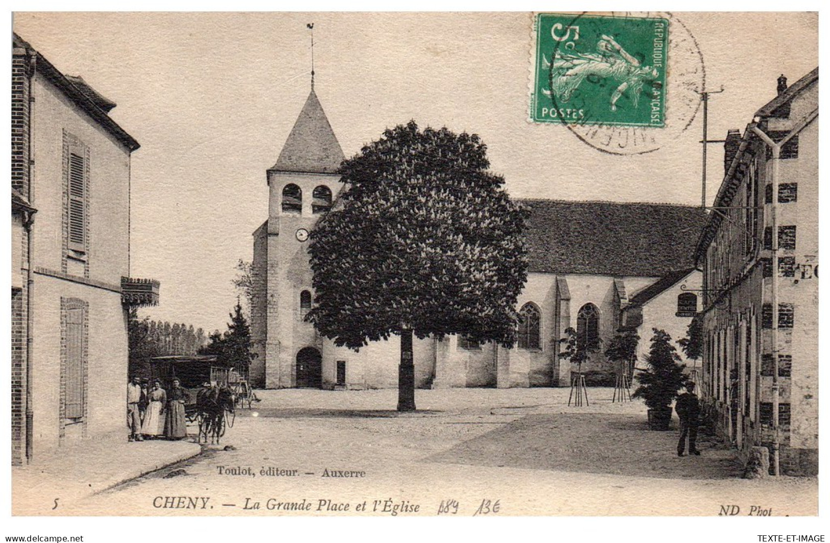 89 CHENY - La Grande Place Et L'eglise. - Cheny