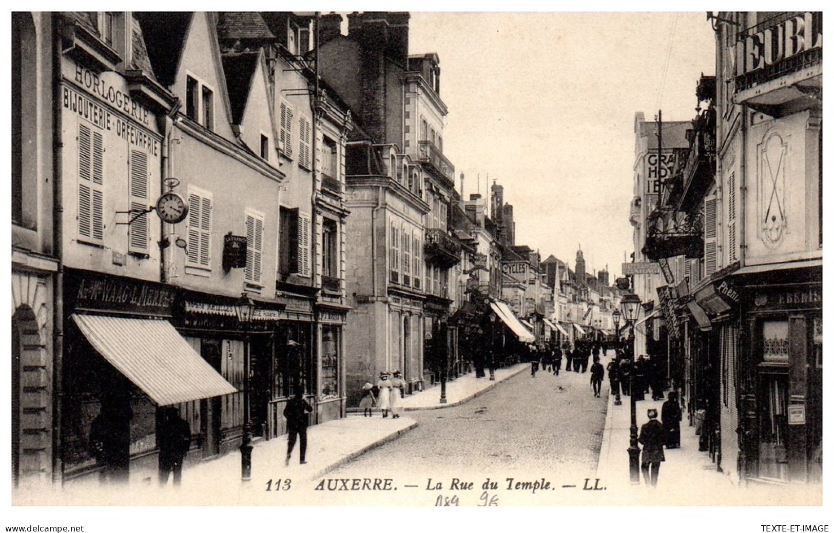89 AUXERRE - Perspective De La Rue Du Temple.  - Auxerre