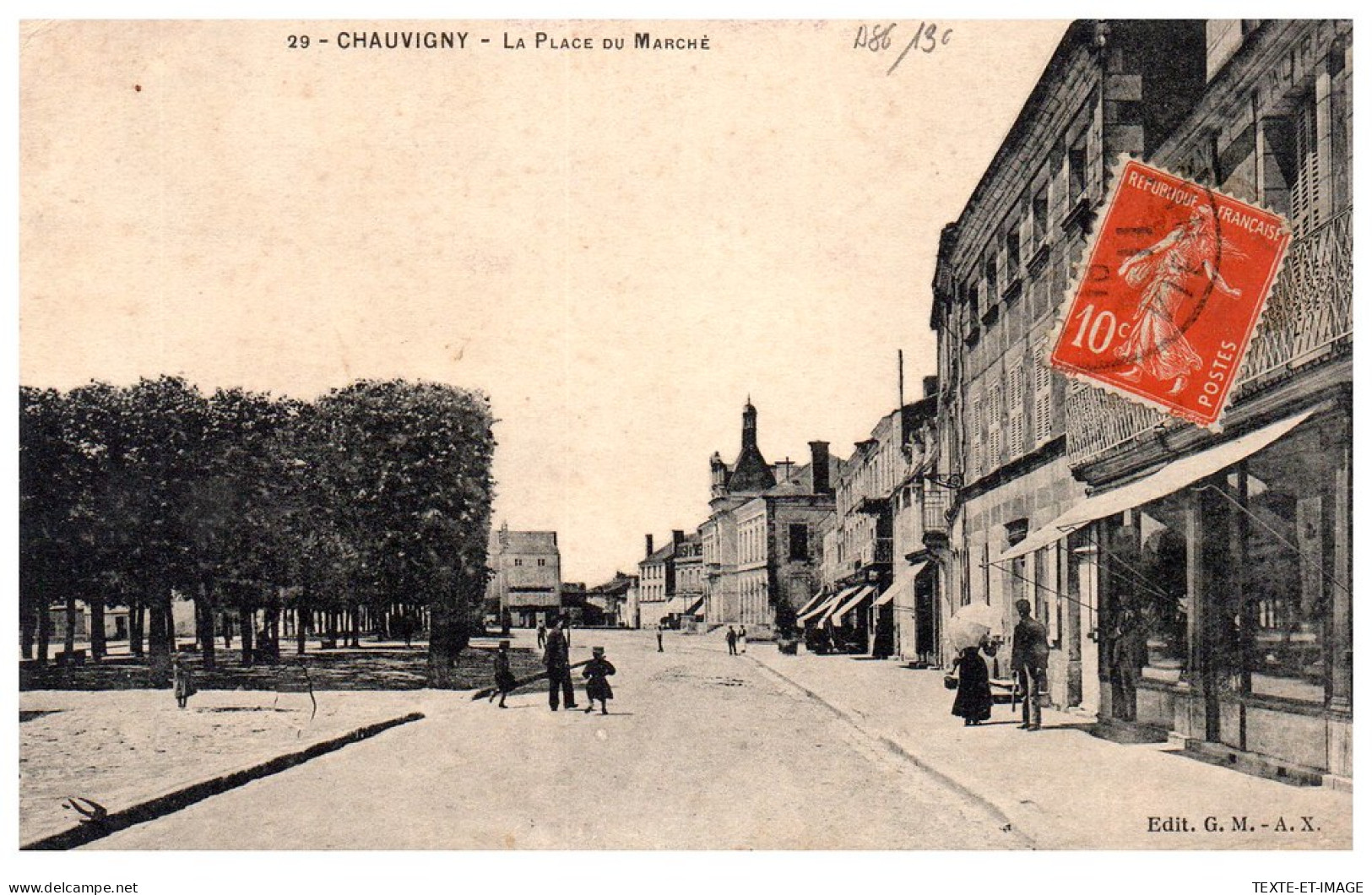 86 CHAUVIGNY - La Place Du Marche. - Chauvigny