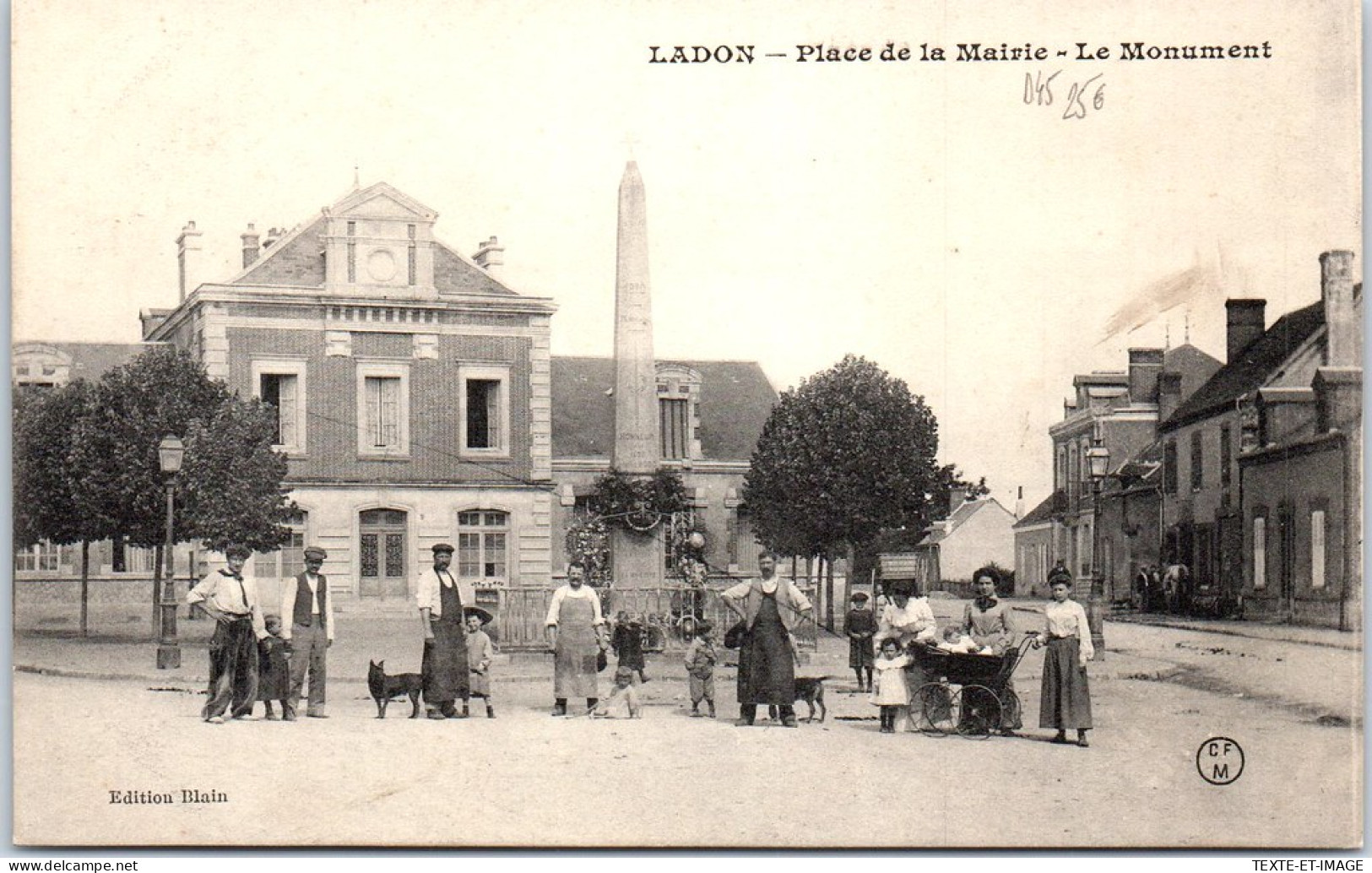 45 LADON - Place De La Mairie, Le Monument Aux Morts. - Autres & Non Classés