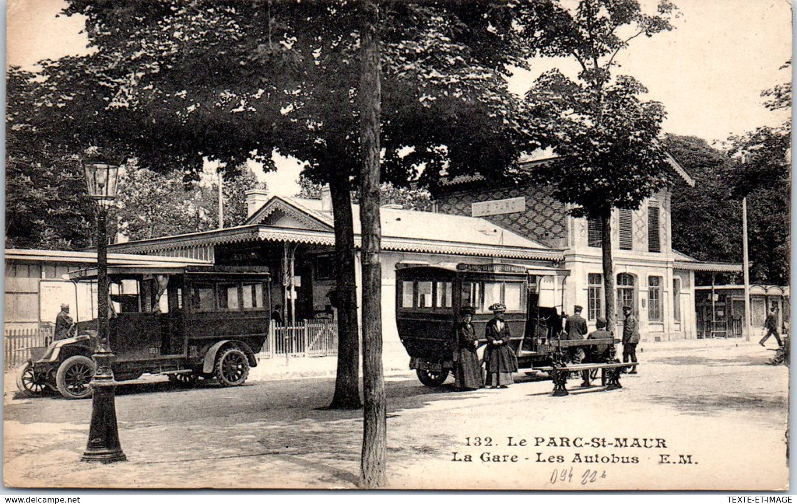94 SAINT MAUR DES FOSSES - La Gare, Les Autobus. - Saint Maur Des Fosses