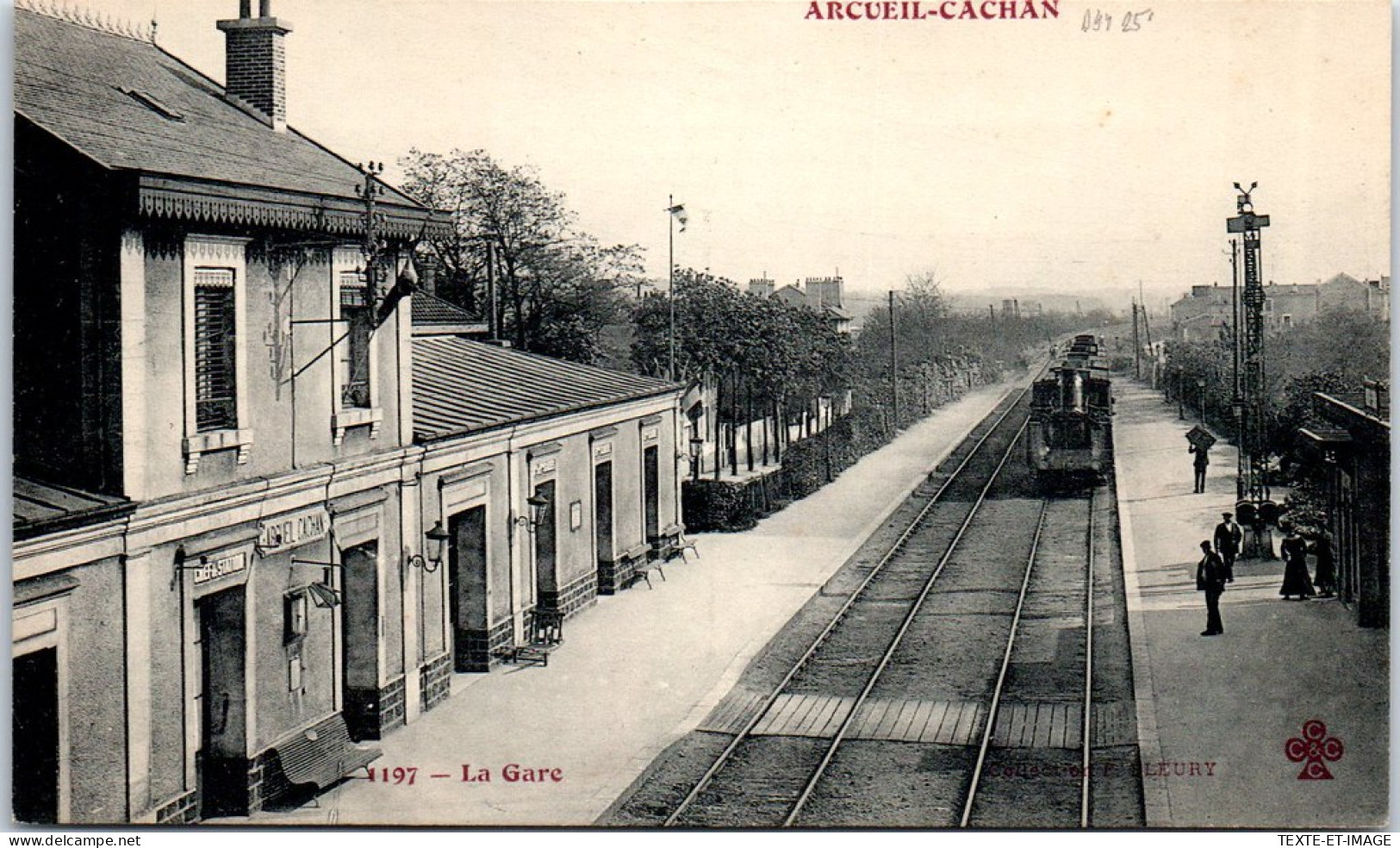 94 ARCUEIL CACHAN - Vue Plongeante Sur L'interieur De La Gare  - Arcueil