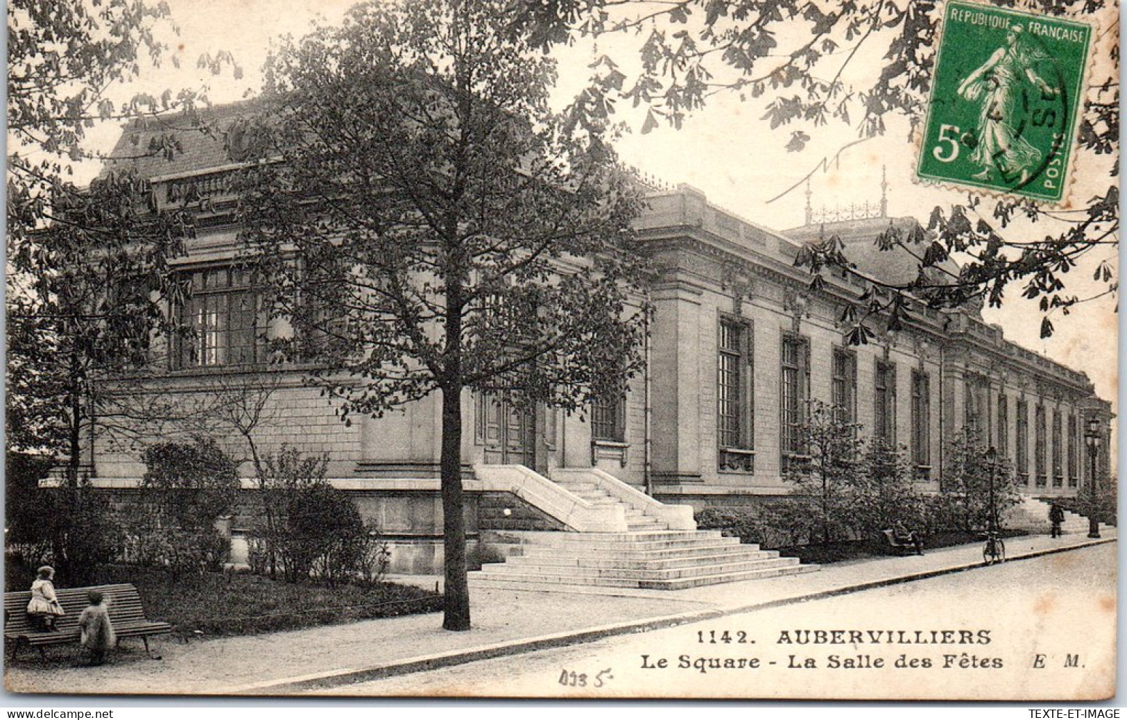 93 AUBERVILLIERS - Le Square Et La Salle Des Fetes. - Aubervilliers