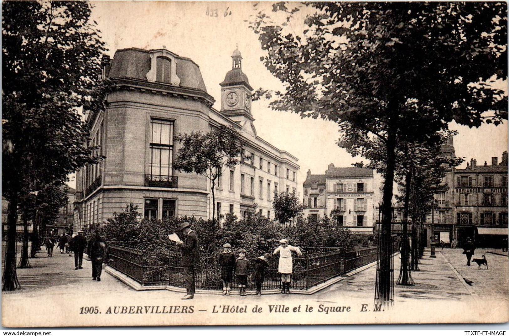 93 AUBERVILLIERS - L'hotel De Ville Et Le Square. - Aubervilliers