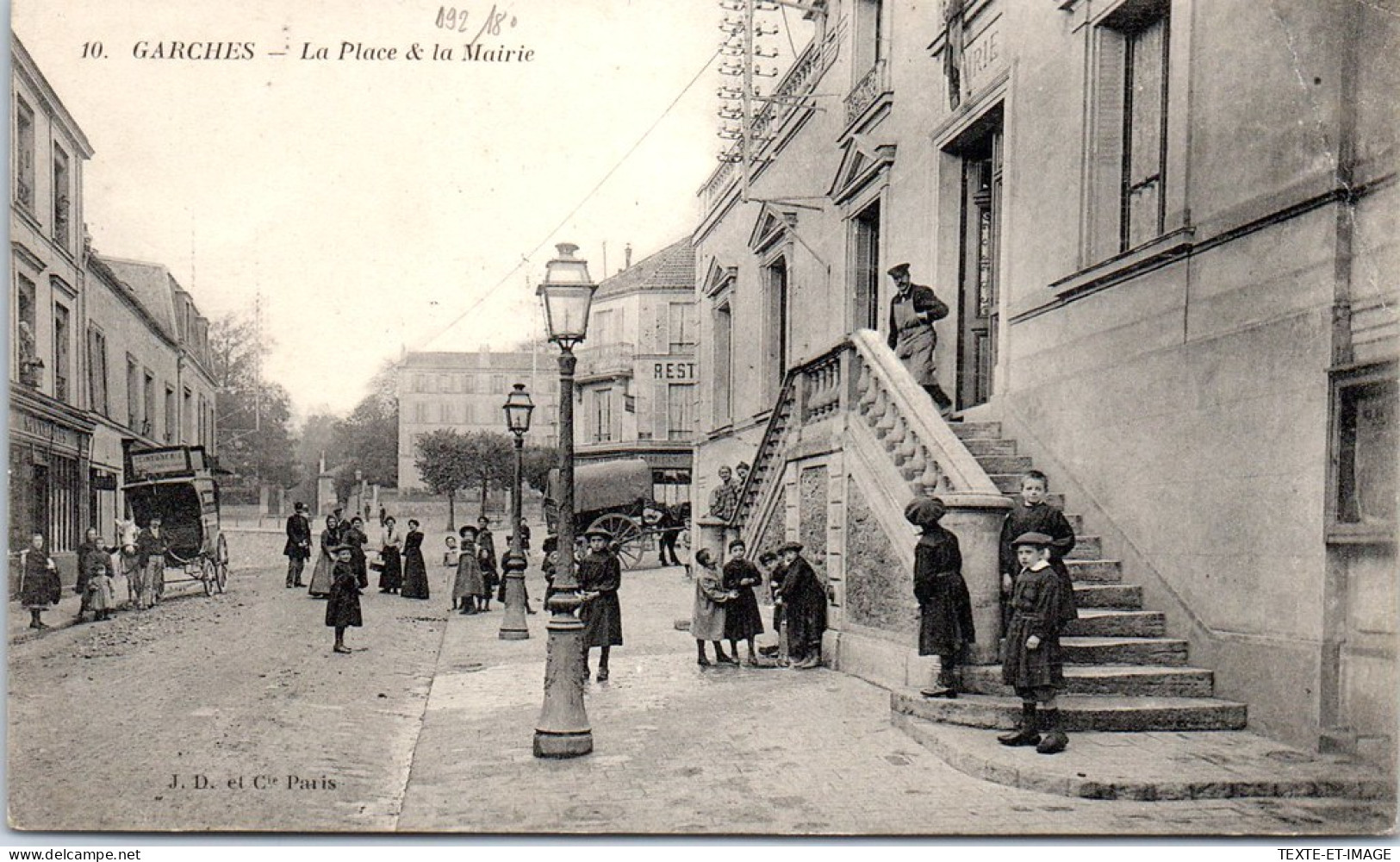 92 GARCHES - La Place Et La Mairie. - Garches