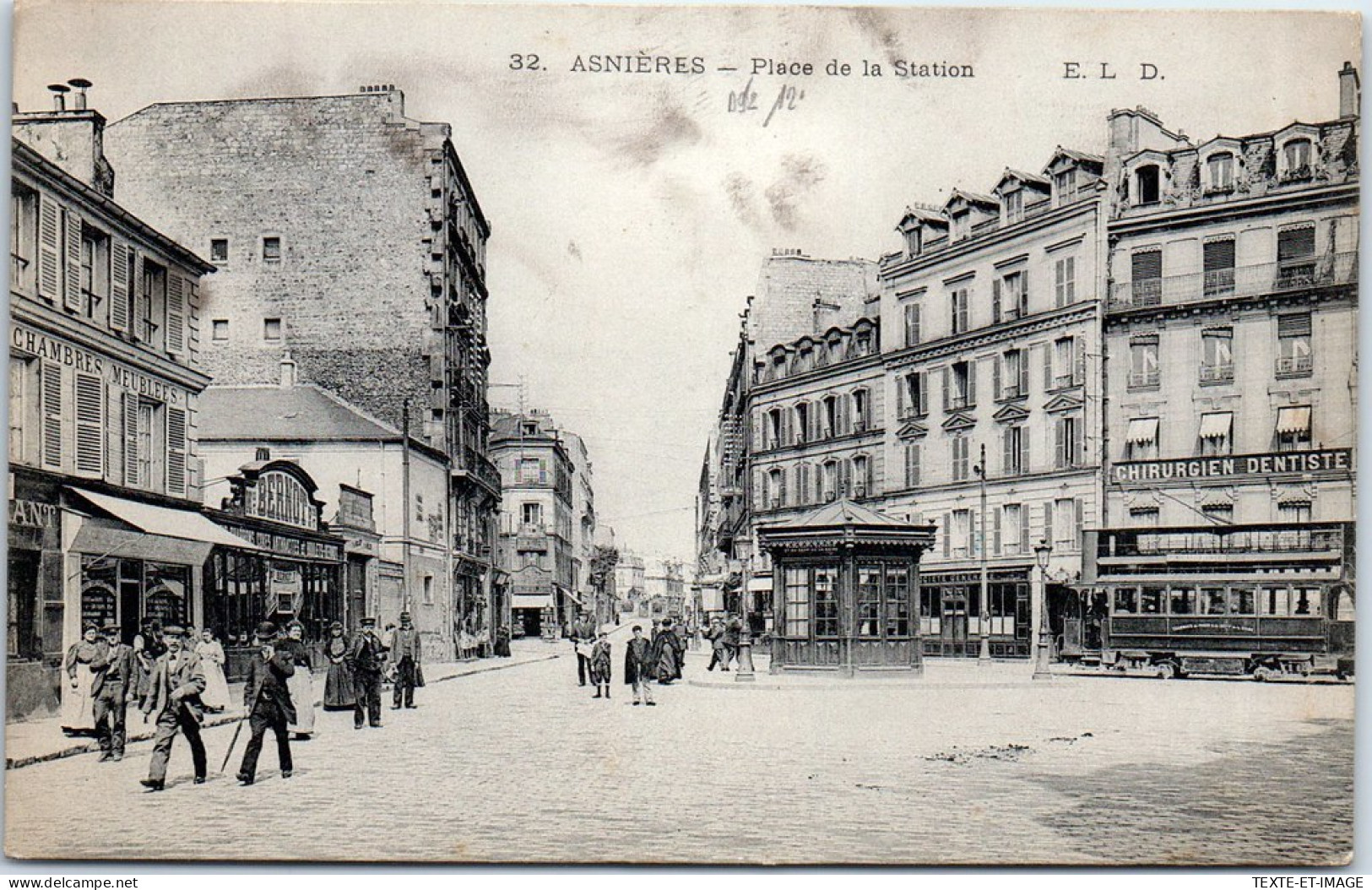 92 ASNIERES - Vue Partielle De La Place De La Station. - Asnieres Sur Seine