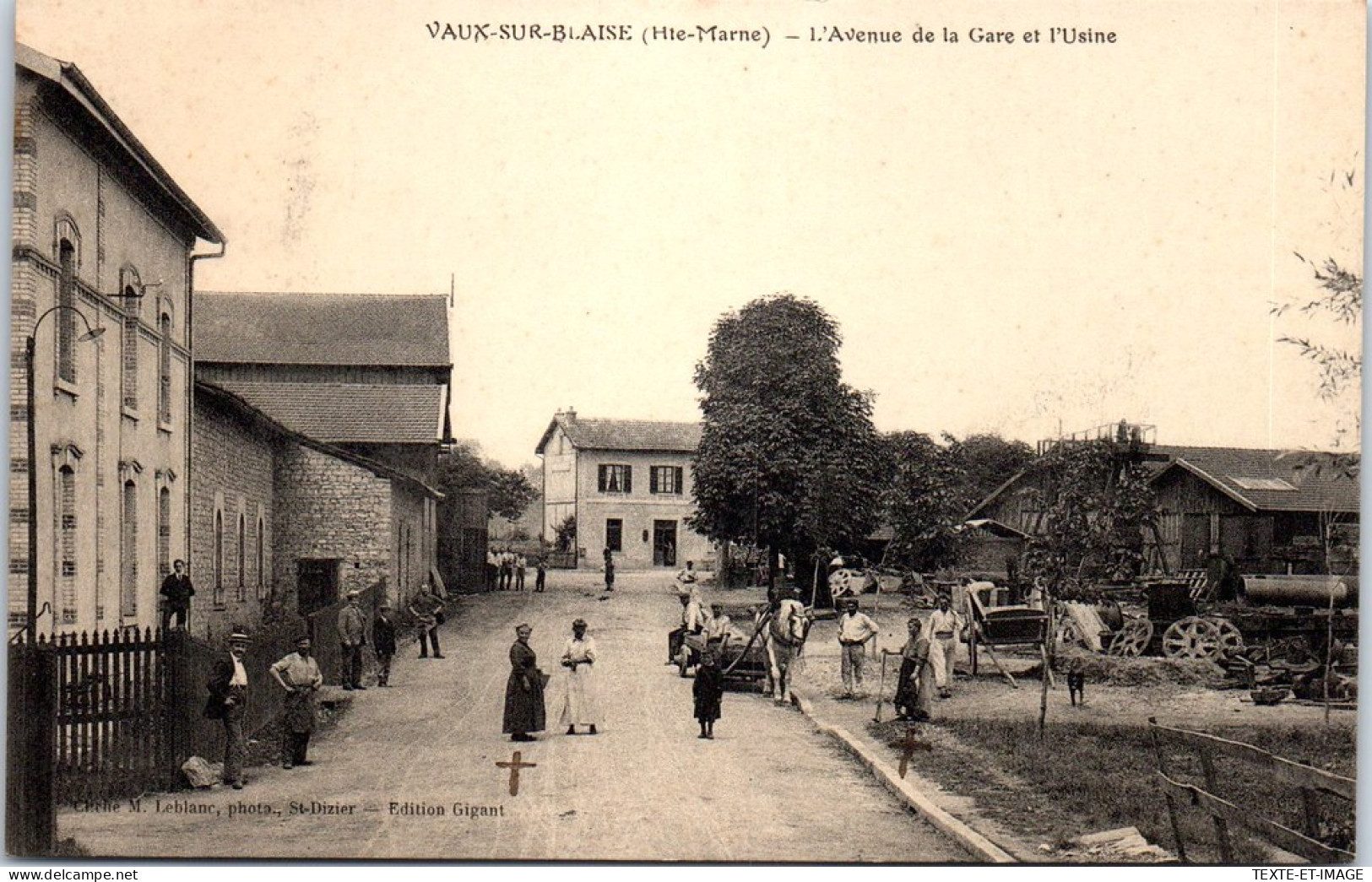 52 VAUX SUR BLAISE - L'avenue De La Gare Et L'usine  - Altri & Non Classificati