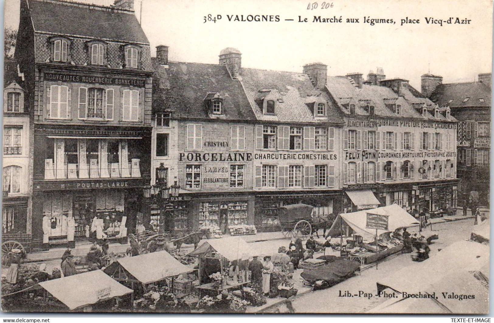 50 VALOGNES - Le Marche Aux Legumes Sur La Place Vicq D'azir - Valognes