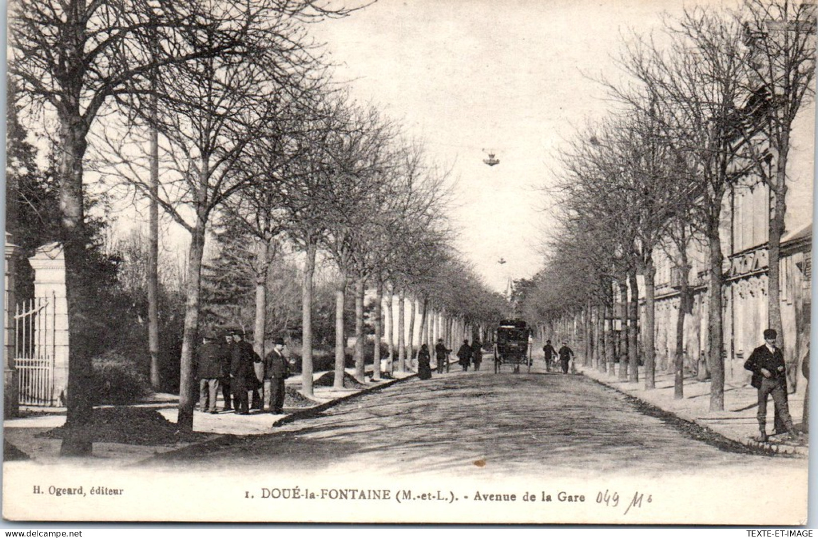 49 DOUE LA FONTAINE - Avenue De La Gare. - Doue La Fontaine