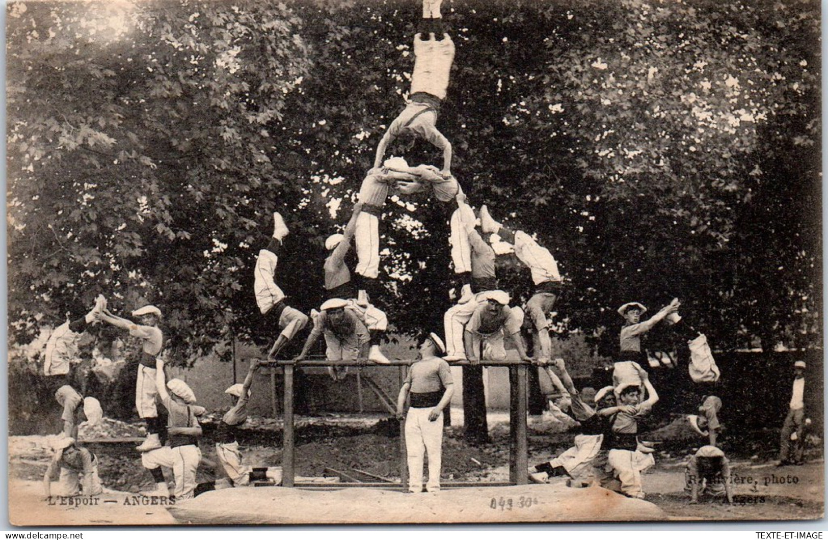 49 ANGERS - Societe Sportive L'ESPOIR - La Pyramide. - Angers