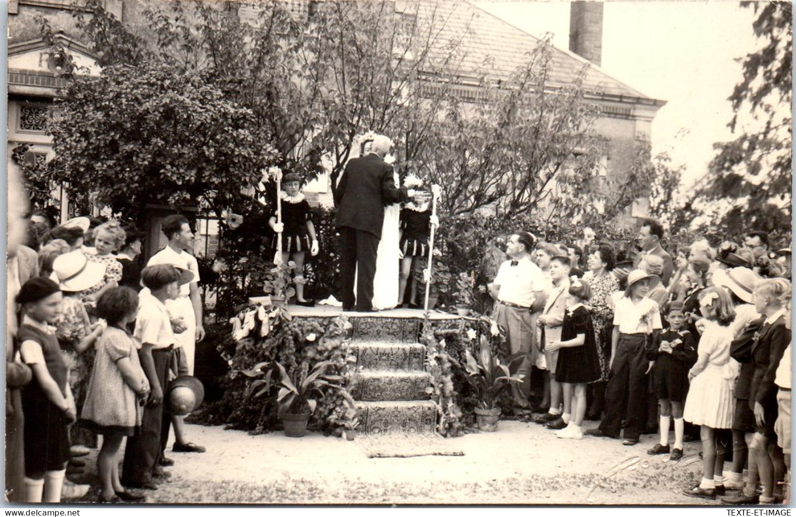 45 VANNES SUR COSSON - CARTE PHOTO - Corso Fleurie 1948, Le Maire, La Reine. - Andere & Zonder Classificatie