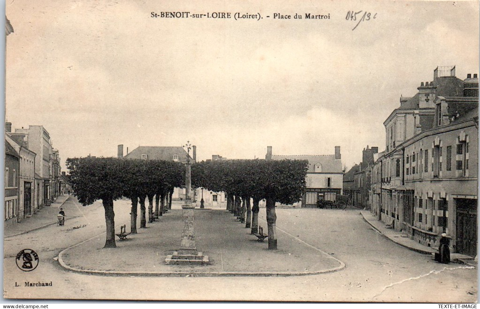 45 SAINT BENOIT SUR LOIRE - La Place Du Martroi. - Other & Unclassified
