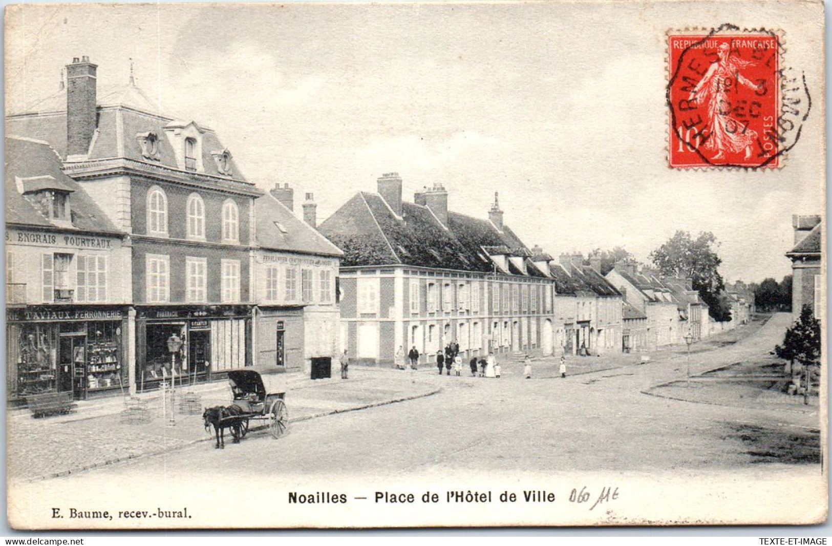 60 NOAILLES - La Place De L'hotel De Ville. - Noailles