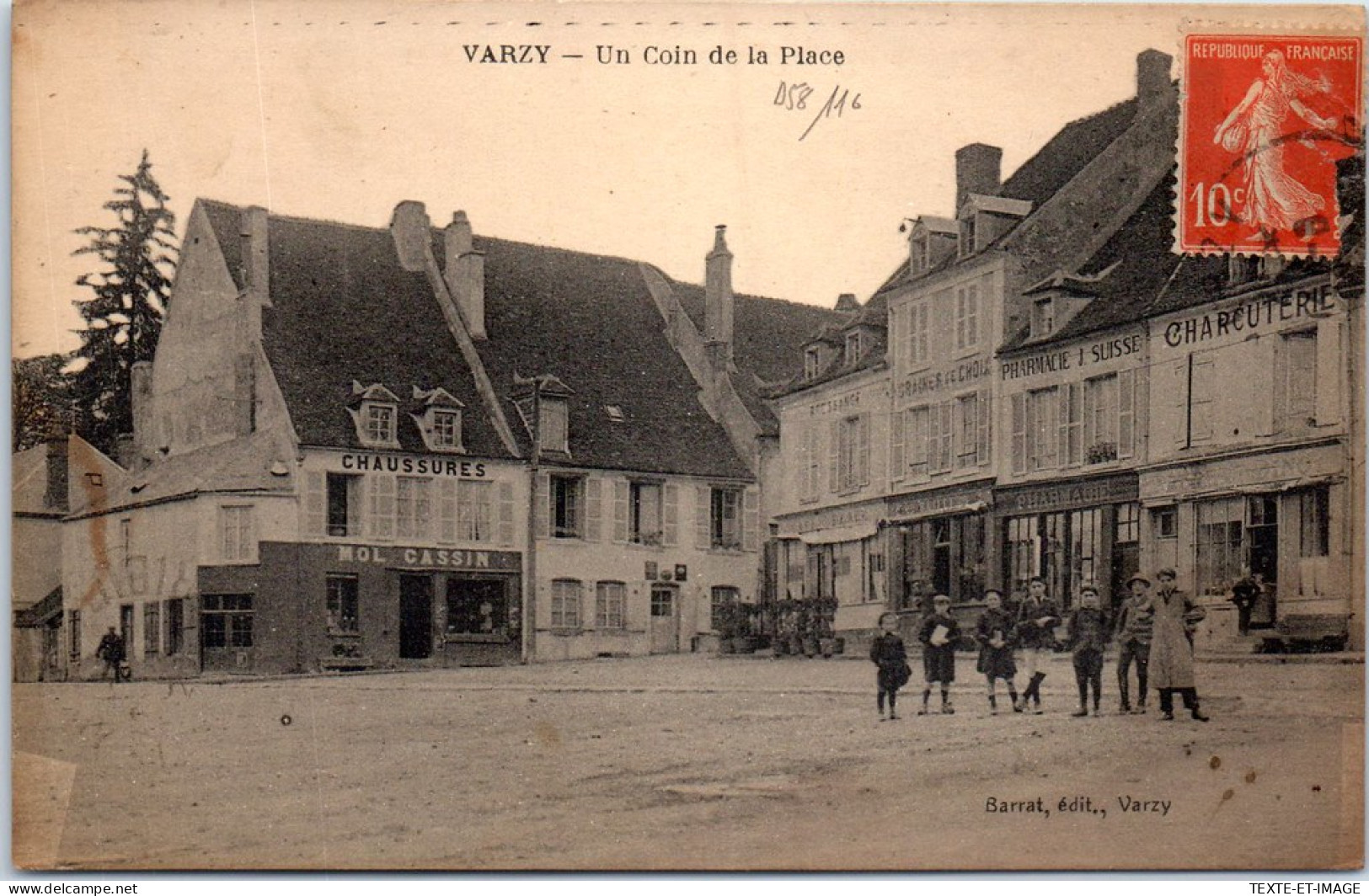 58 VARZY - Un Coin De La Place -  - Other & Unclassified