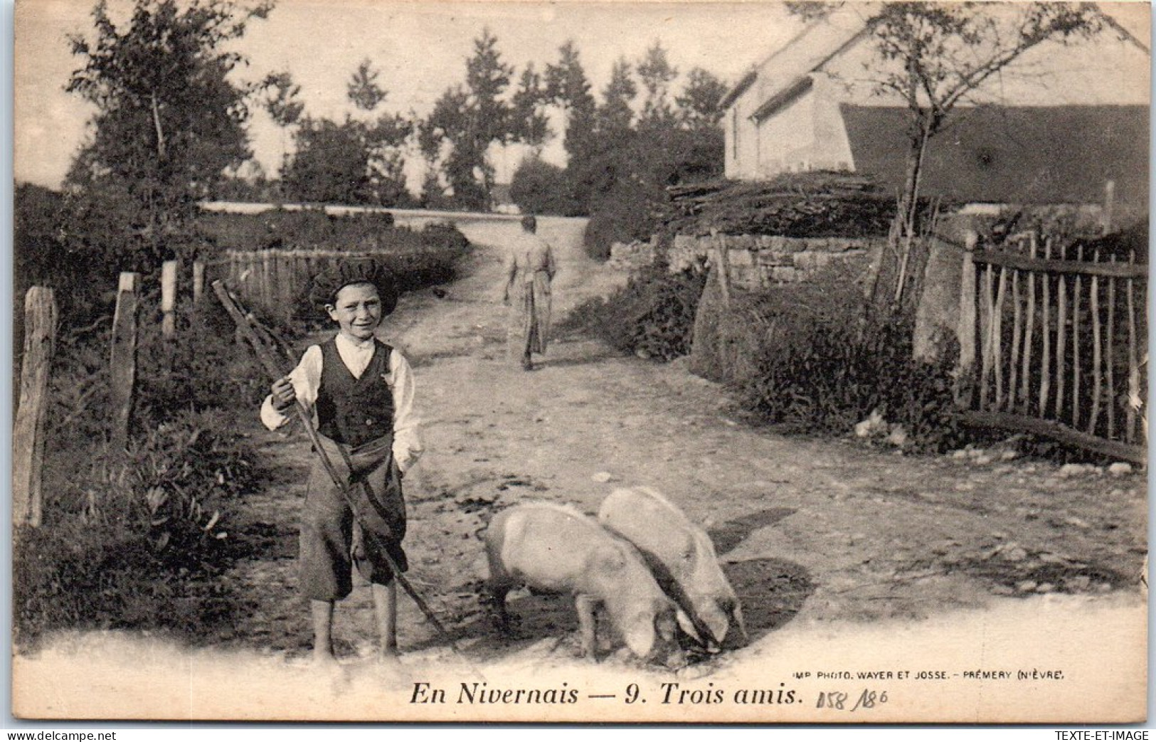 58 - En Nivernais - Trois Amis. - Other & Unclassified